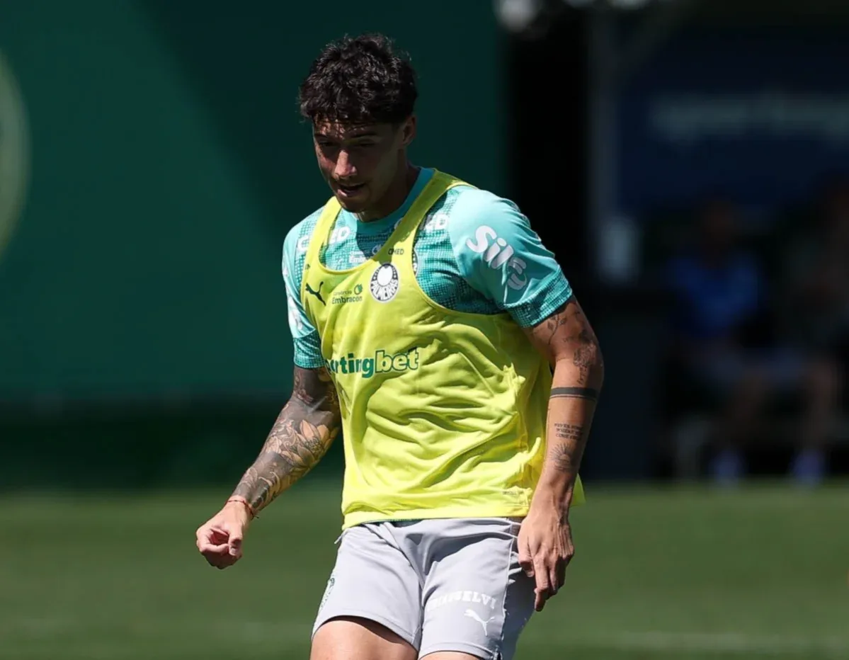 Emi Martínez destaca ajuda de Abel para atuar como zagueiro no Palmeiras