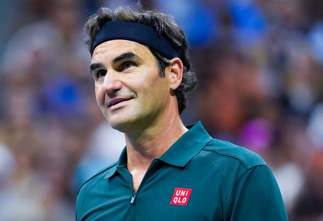 Federer recebe homenagens e vence exibição com Roddick em NY
