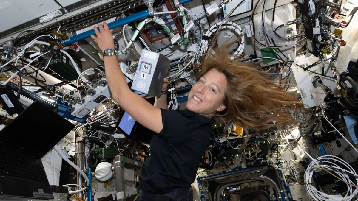 ISS : une fuite sur la capsule Crew Dragon pourrait retarder le retour de Sophie Adenot sur Terre
