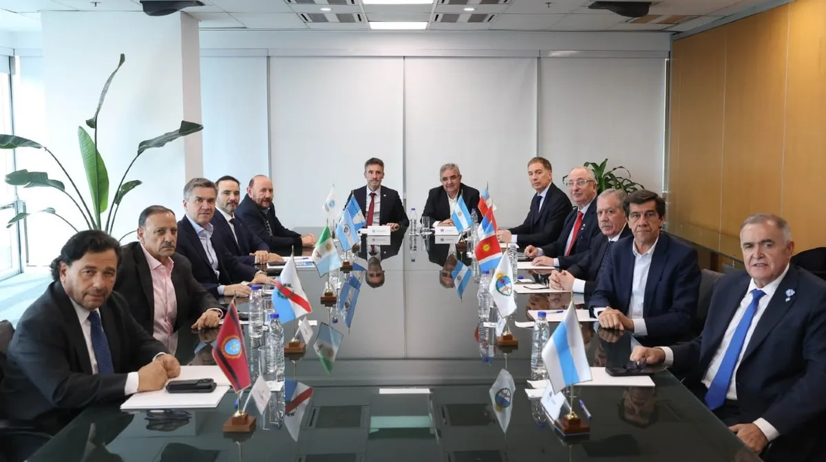 Diego Santilli y Luis Caputo se reúnen con gobernadores del norte para acordar un régimen diferencial para las tarifas eléctricas