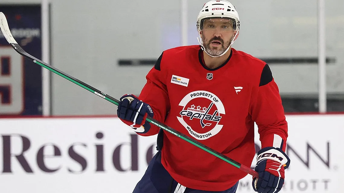 Alex Ovechkin says he's 'for peace and love' after appearing in ad for Putin-aligned party
