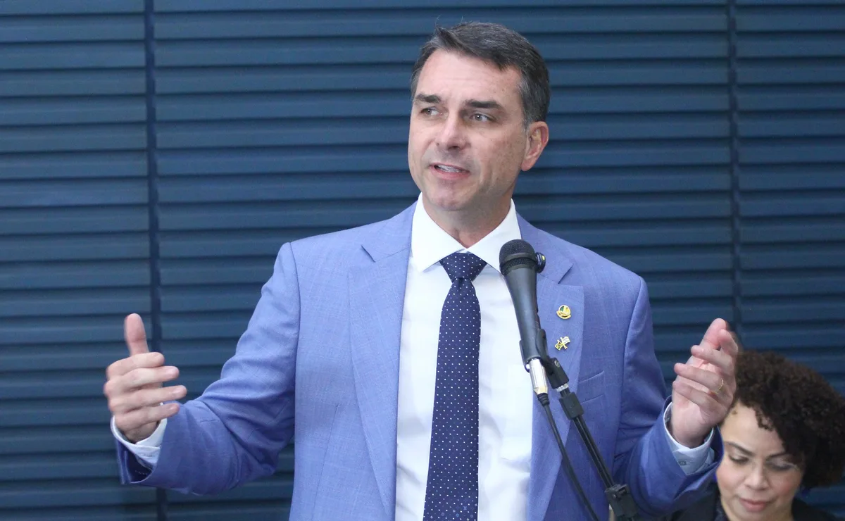 Flávio promete proibir uso de recursos programas sociais em bets, mas medida já está em vigor