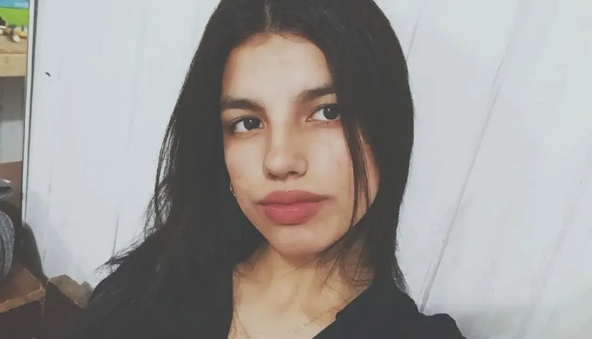 Una chica de 17 años fue acusada de instigar a su novio a matar a una compañera de colegio