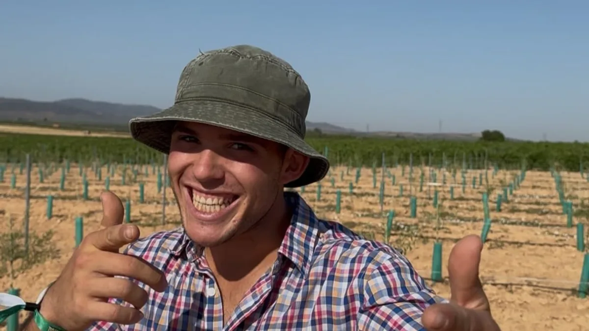 Mario Selo, agricultor de 23 años en España: “No encuentro jóvenes que quieran trabajar en el campo ganando 1.540 euros al mes”