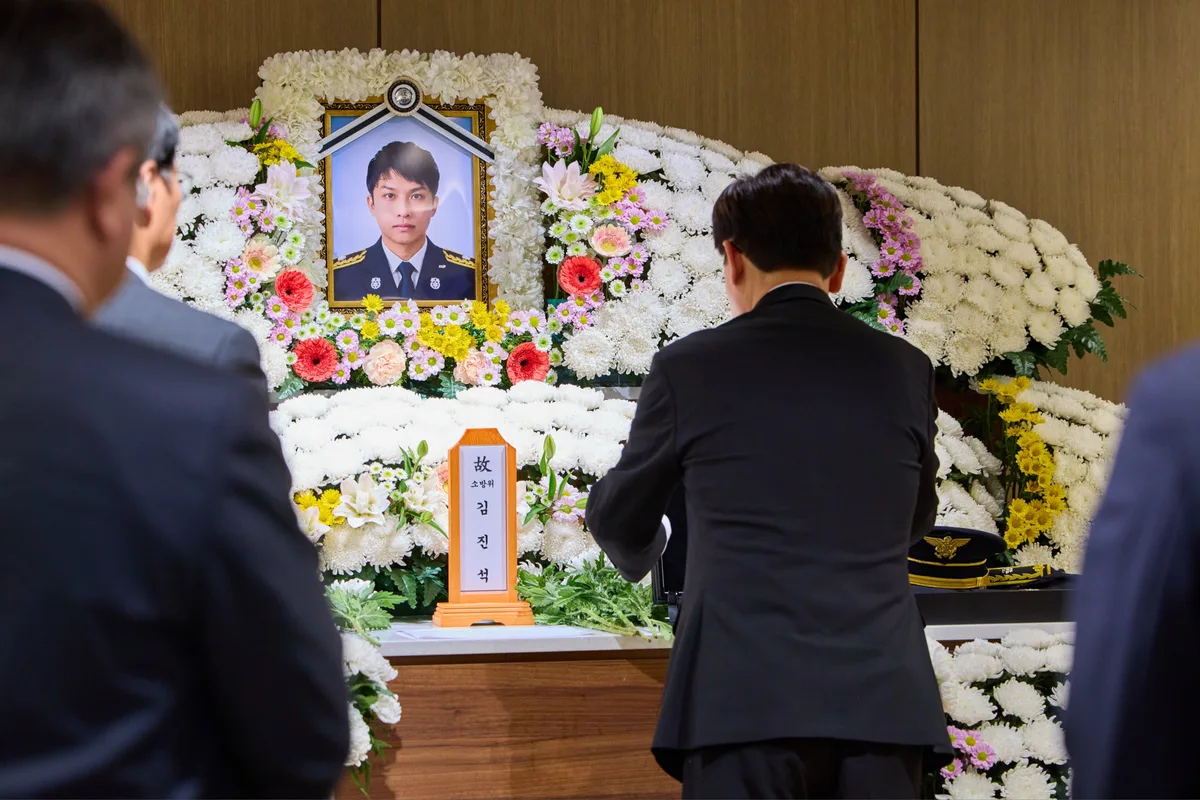 李대통령, 부천 화재 순직 소방관 조문… “희생 영원히 기억할 것”