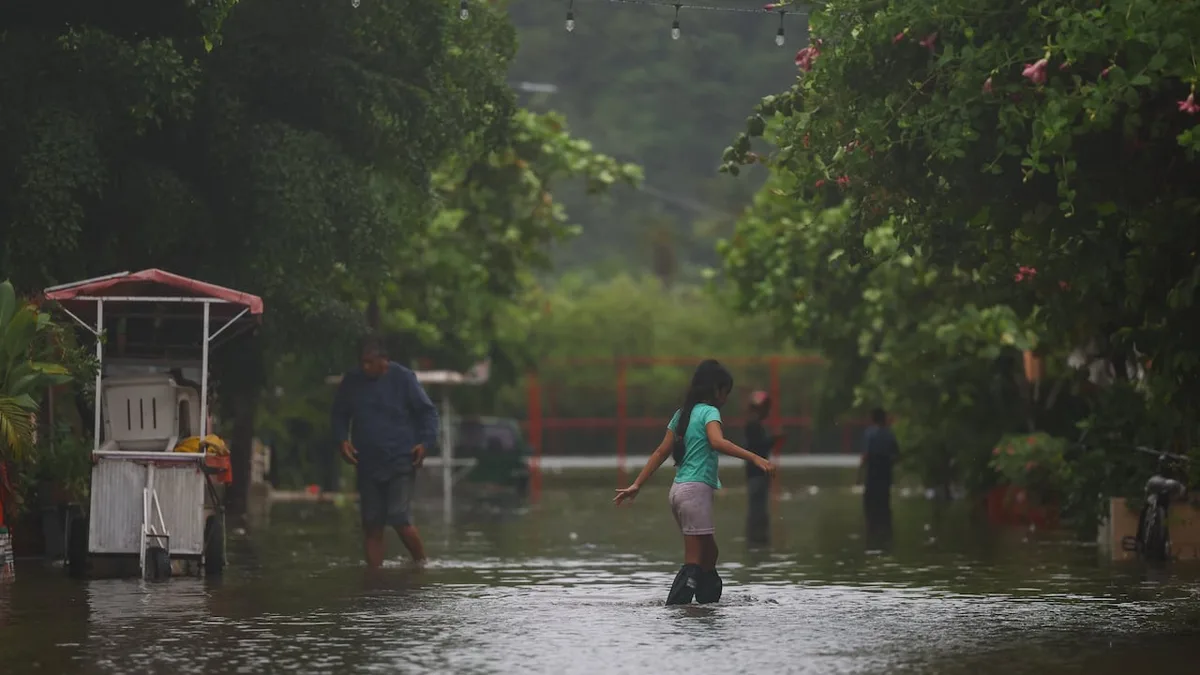 Hurricane Simon hits Mexico's Pacific coast, slamming towns and resorts