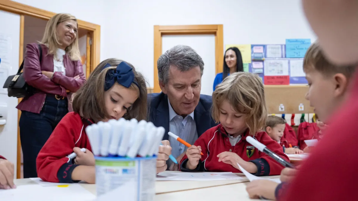 Feijóo aboga por reformar el sistema educativo y retirar las pantallas de las aulas tras el informe PISA