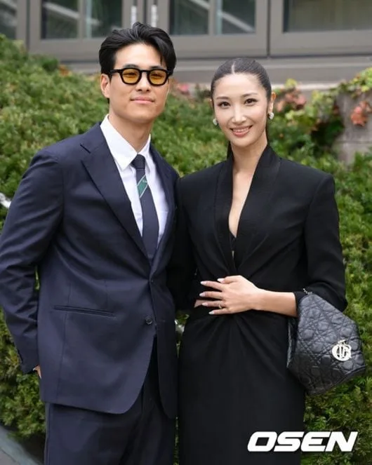 이재♥샘김, 11월 결혼 '예비부부' 나들이..팔짱 끼고 명품백 들어주는 다정함[Oh!쎈 이슈]