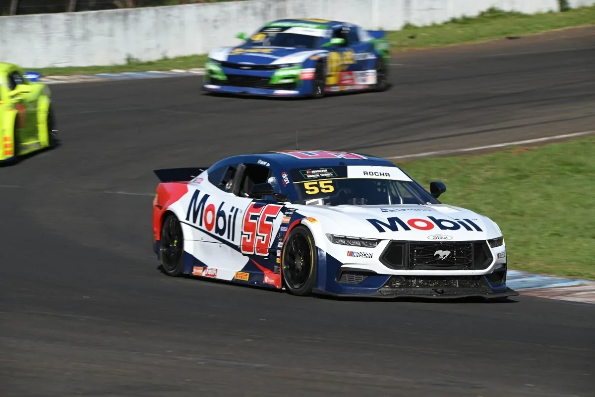 Murilo Rocha se classifica para playoff da NASCAR Brasil com top 5 em Londrina e P7 no campeonato