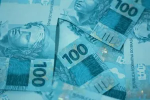 Taxas dos DIs fecham em queda com IBC-Br no radar