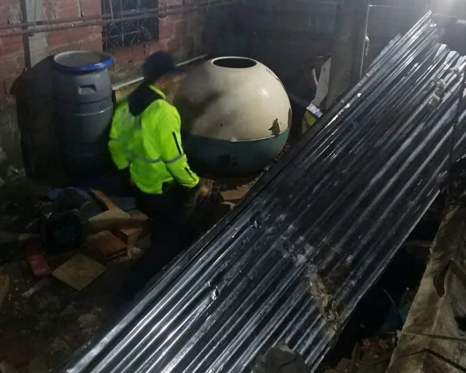 Colapsó una vivienda en Carapita: sismo y lluvias en Caracas provocaron daños en la estructura