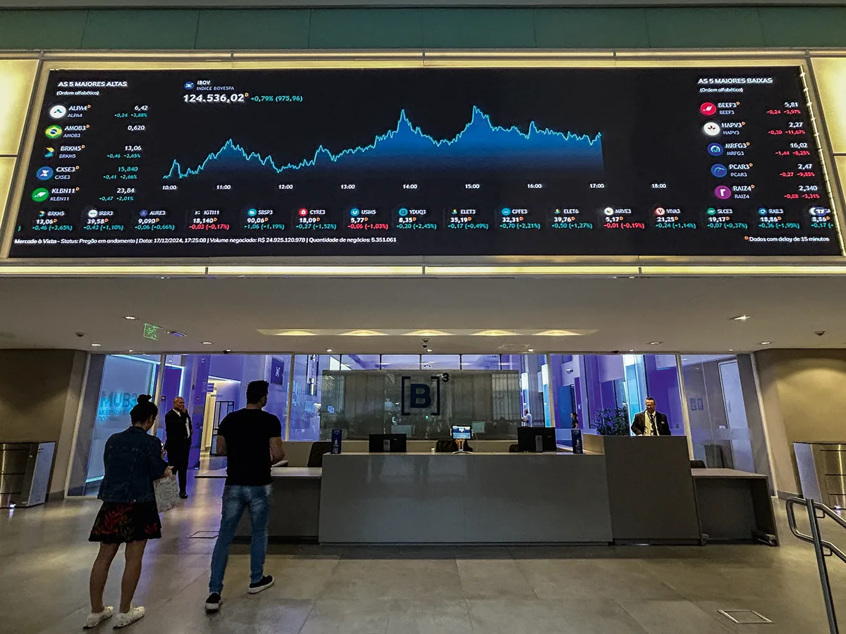 Ibovespa supera os 209 mil pontos nesta sexta-feira; dólar fica em menos de R$ 5