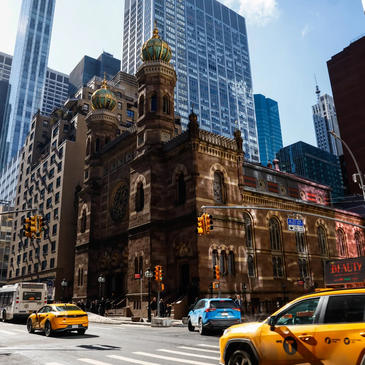 Man Taken Into Custody After Disrupting Worship at Manhattan Synagogue