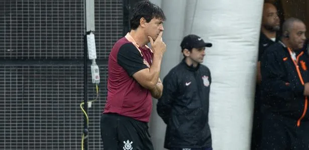 Diniz relaciona crise do Corinthians com lesões e cita desempenho com Yuri