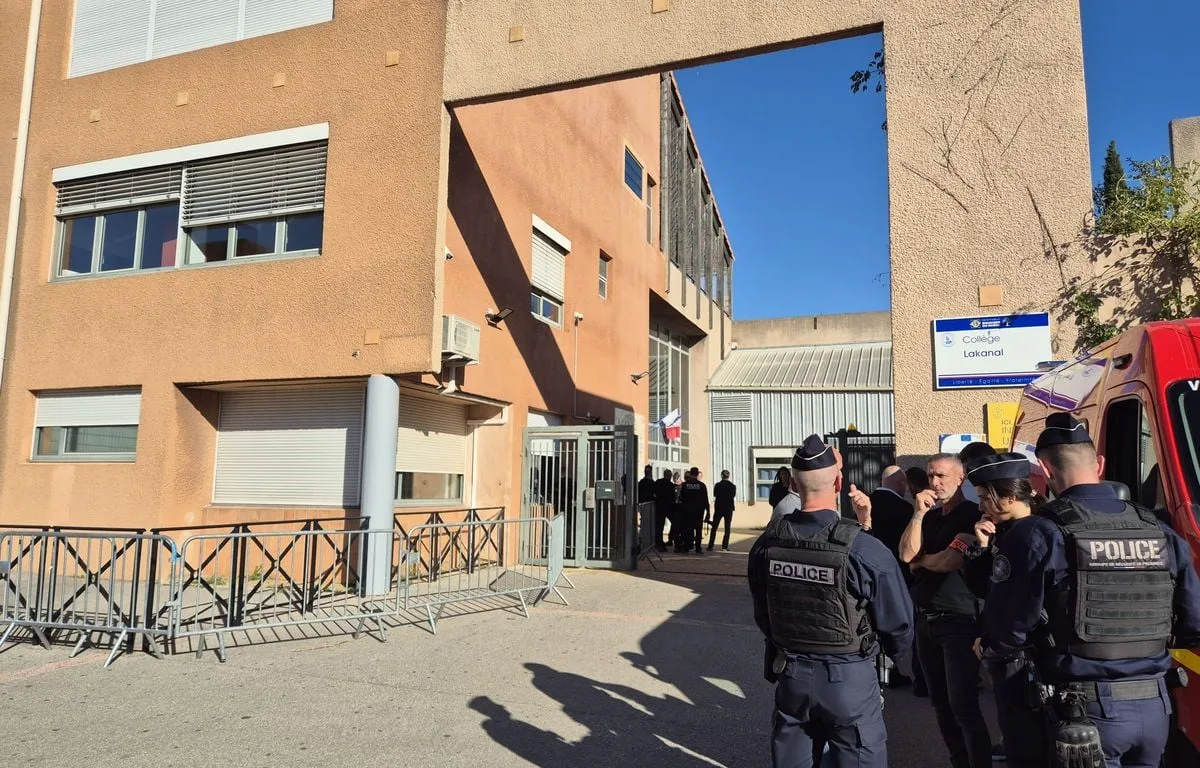 Aubagne : « Je l’ai vu recharger l’arme »… Après la fusillade au collège, les élèves, profs et parents sous le choc