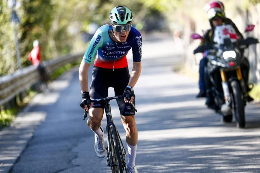 Paul Seixas remporte le Tour de Lombardie en solitaire, le premier Monument de sa carrière à seulement 20 ans