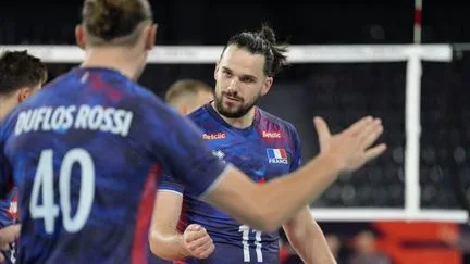 Sans trembler, l'équipe de France de volley fait tomber le Portugal et rallie les quarts de finale de l'Euro