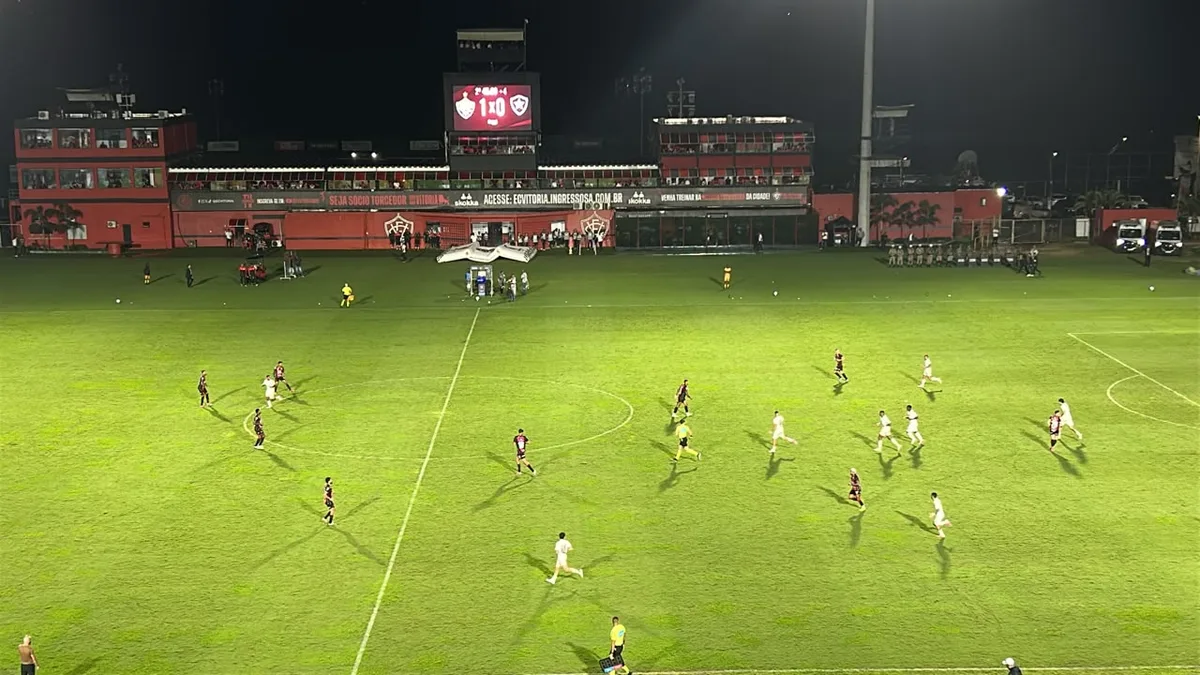 Vitória bate o Botafogo, sobe na tabela e segue implacável no Barradão