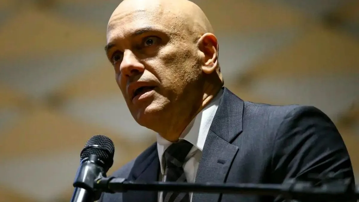 Oposição pede impeachment e prisão de Moraes após revelação de mensagens com Vorcaro