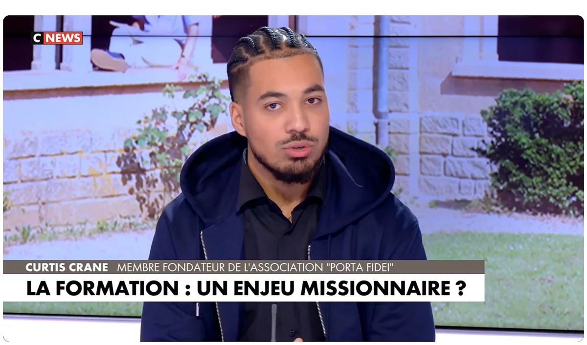 Des jeunes femmes catholiques voilées dans Paris : Porta Fidei, l'étrange dérive d’un collectif d’influenceurs religieux