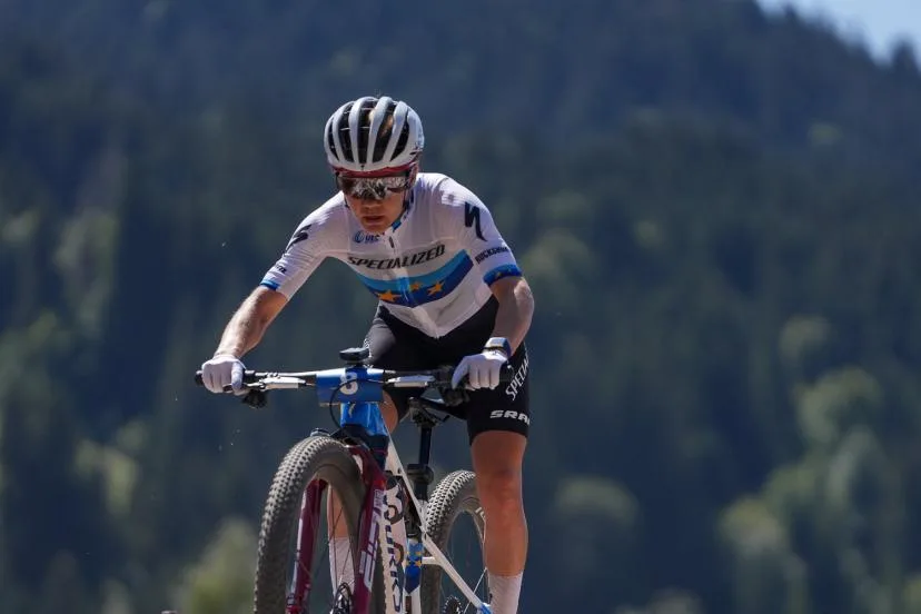 Le sacre mondial pour Sina Frei en cross-country après un numéro en solitaire