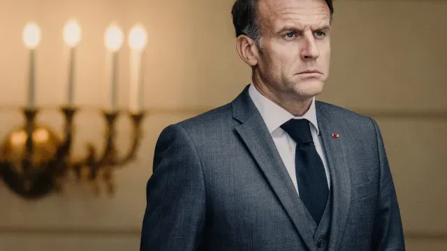 Macron pede ao governo que retire "lições". Tentaram "derrubar República"
