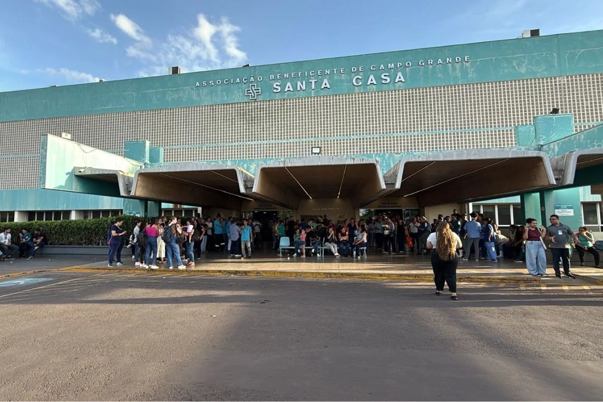 Crianças viajam mais de 1.000 km para fazer cirurgia cardíaca após suspensão na Santa Casa de Campo Grande
