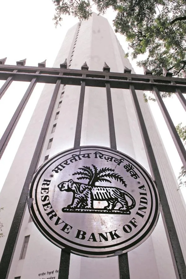 RBI receives ₹1.42 trillion bids against ₹2 trillion in overnight VRRR