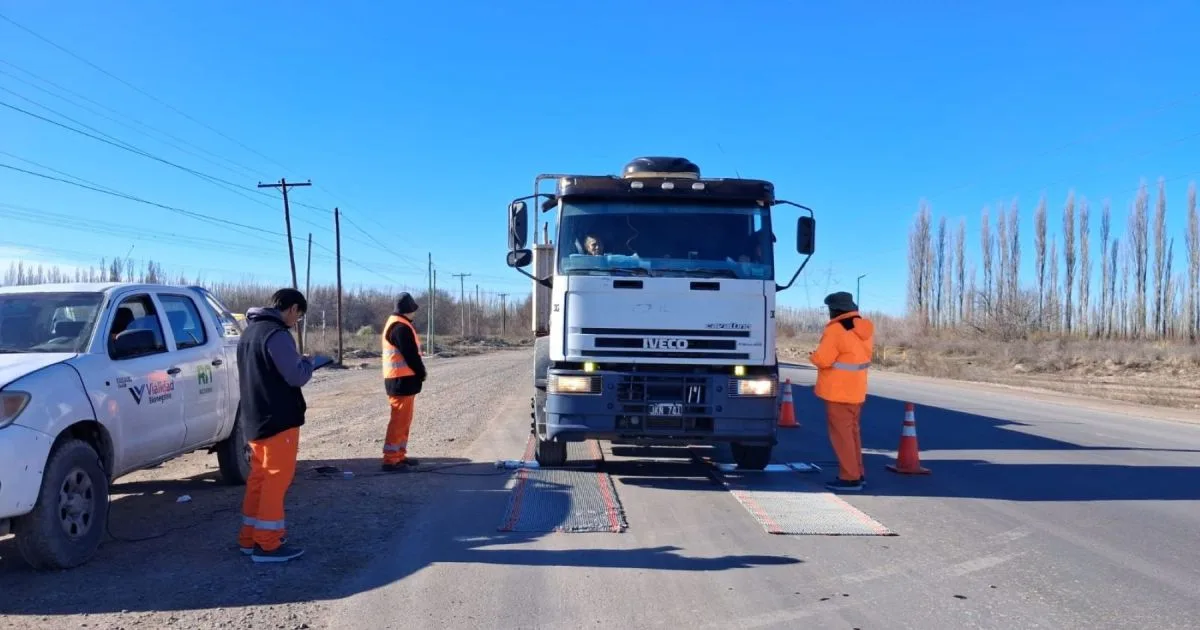 Vialidad Rionegrina realizó un operativo sobre Ruta 69 y detectó excesos de carga en camiones