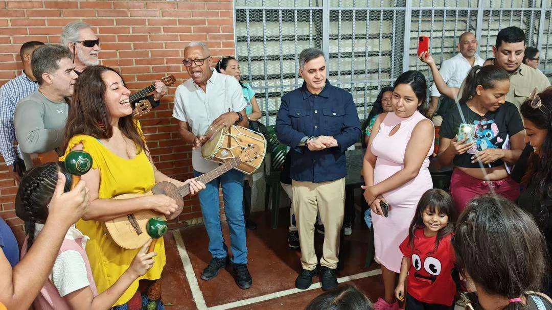 Poeta Saab visita con Gran Misión Viva Venezuela campamento de la U.E.N. República del Ecuador