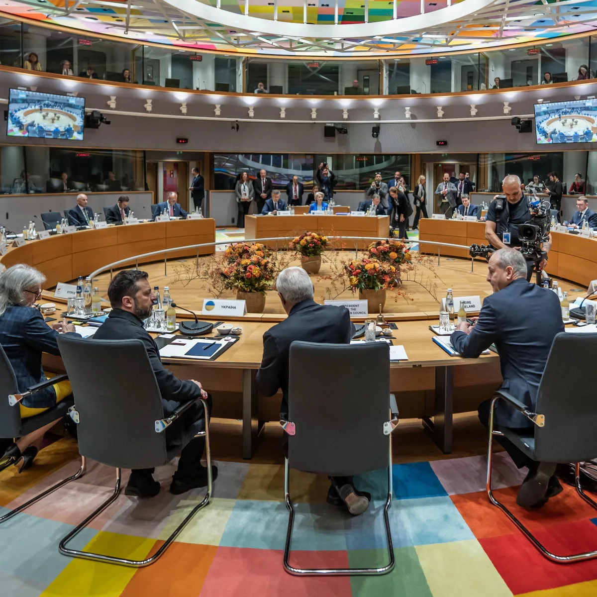 Gipfel in Brüssel - EU-Staats- und Regierungschefs sichern Ukraine weitere Unterstützung zu