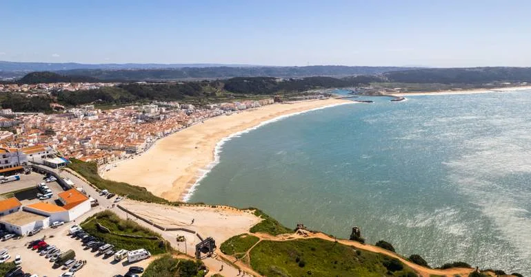 Corpo de mulher resgatado do mar na Nazaré