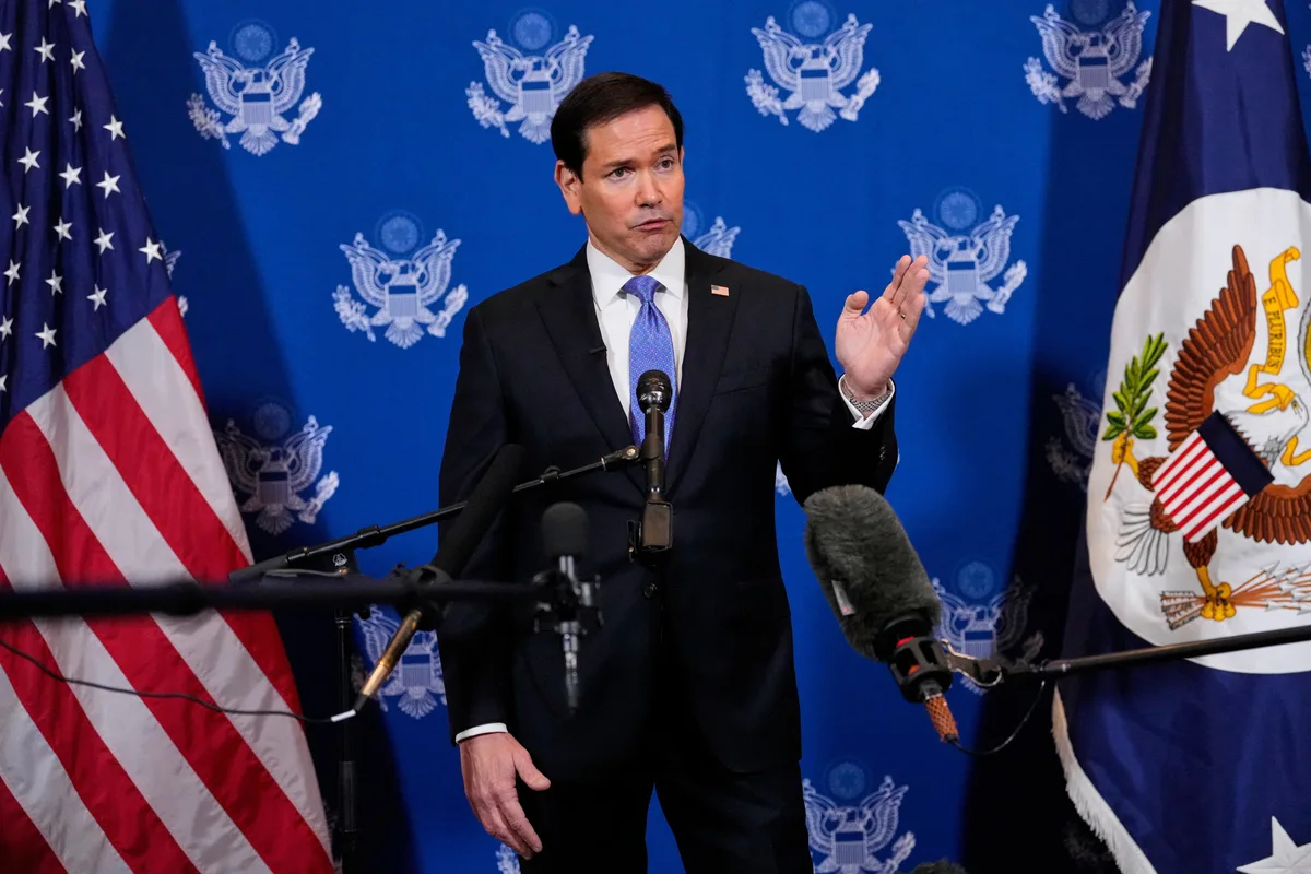 Estados Unidos advirtió a Irán que mantiene “opciones militares” si el régimen busca fabricar un arma nuclear