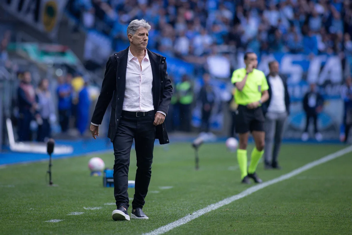 Renato volta a disparar críticas ao próprio Grêmio: "Jogador veio 9kg acima do peso"