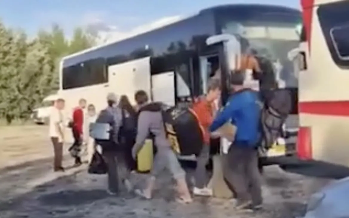 Власти сообщили об успешной операции по спасению 152 туристов на Камчатке