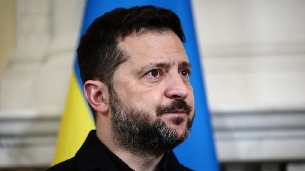Zelensky défie Trump en reprenant les frappes sur les raffineries russes