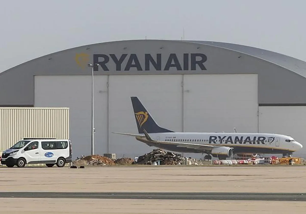 Los aeropuertos donde Ryanair ha recortado asientos pierden hasta un 37% de pasajeros durante el verano