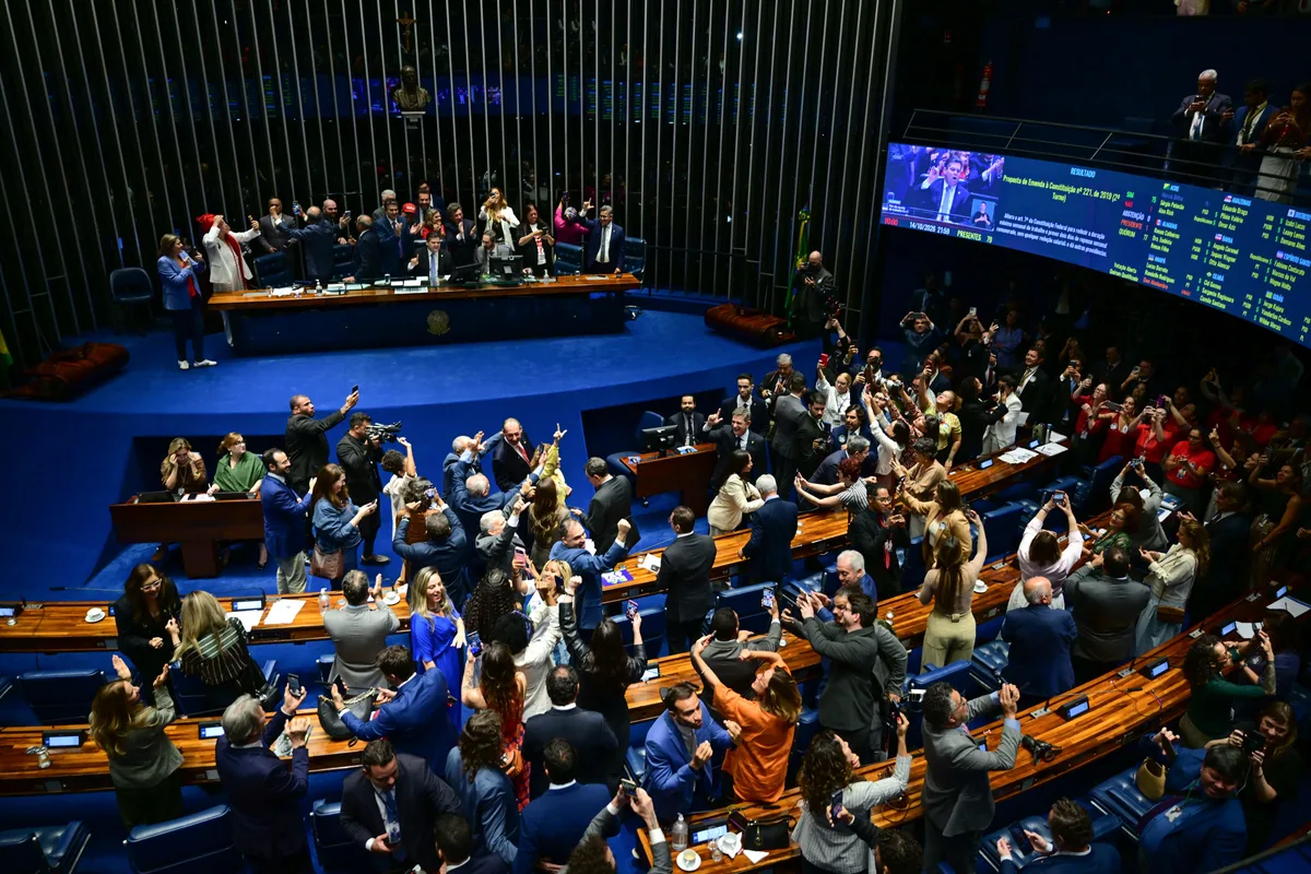 A repercussão internacional da aprovação do fim da escala 6×1