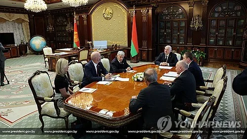 루카셴코, 트럼프 특사 회담 후 수감자 15명 석방