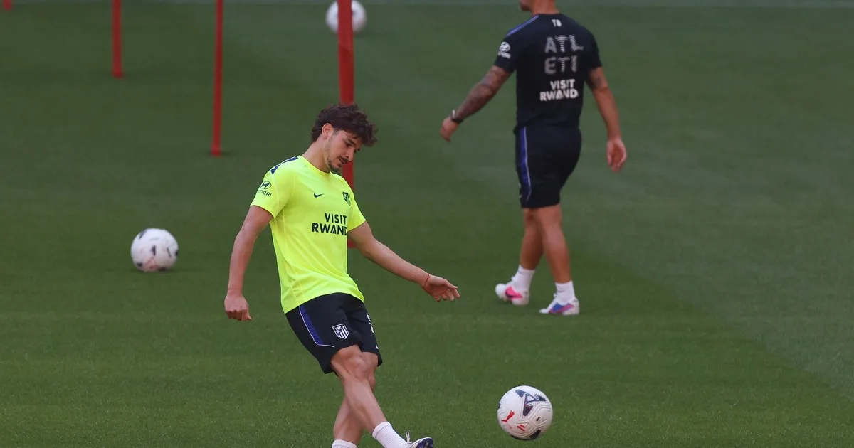 La actualidad de Julián en el Atlético: del repudio de los hinchas al respaldo de los dirigentes