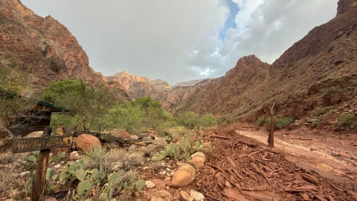 Grand Canyon flash floods kill 2, more than 20 feared missing