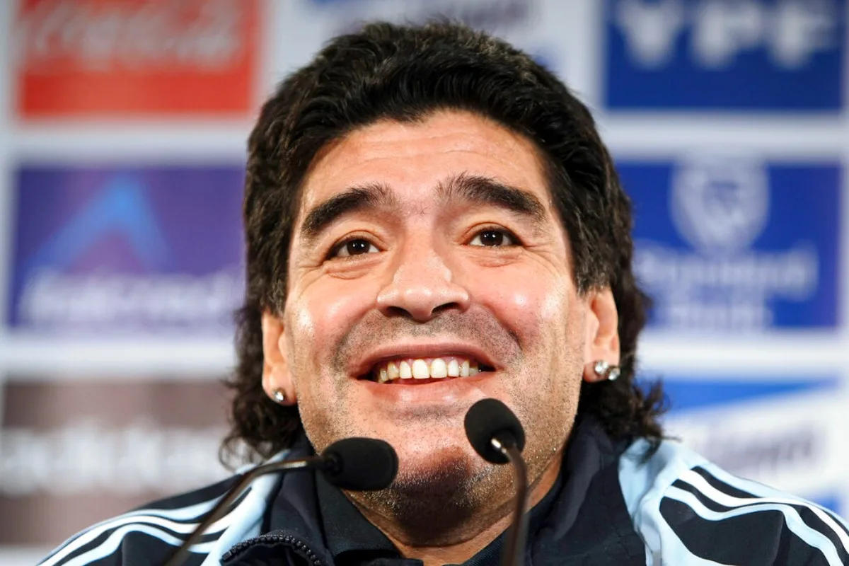 Julgamento do caso Maradona tem novo escândalo e é adiado após suspeita de que exames usados em perícia eram do pai do ex-jogador