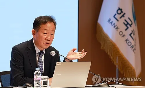 [속보] 황건일 금통위원 금리 동결 소수의견…6명은 인상 찬성