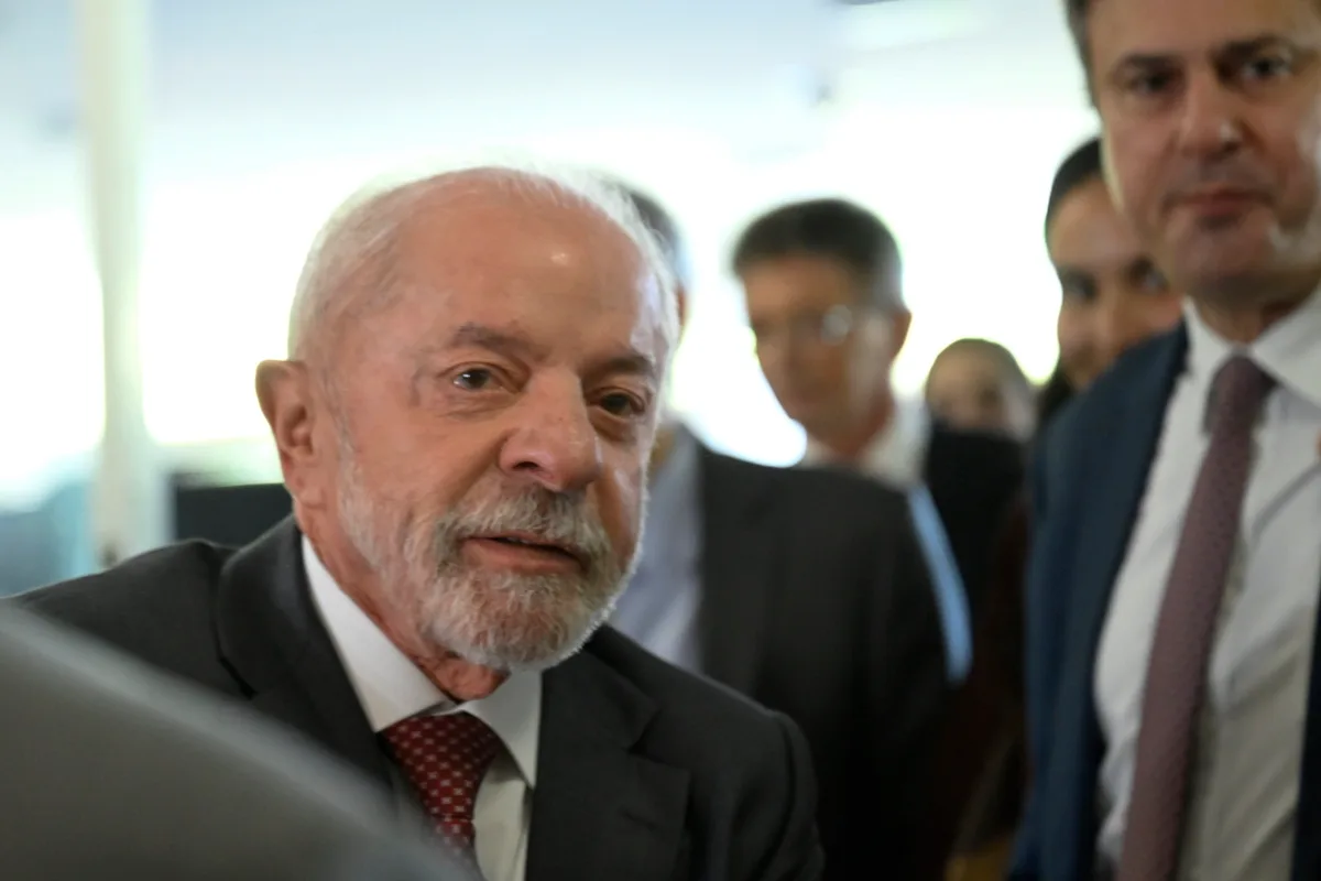 "Atos dia 18": artistas são orientados a usar branco e evitar Lula no palco