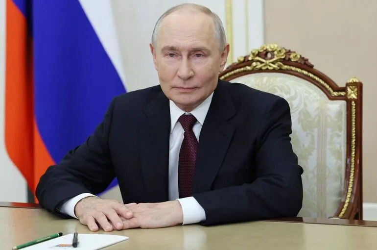 Путин поздравил школьников и студентов с Днем знаний
