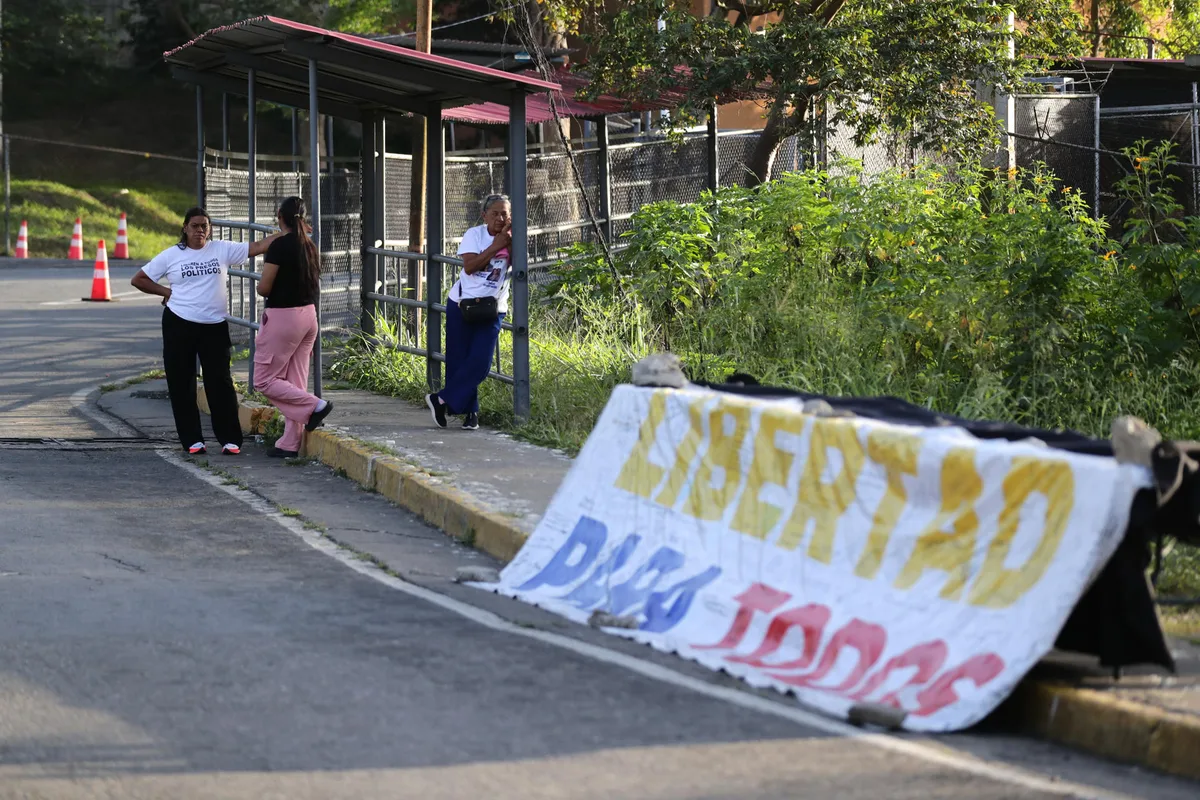 Dinorah Figuera se comprometió a reunirse con familiares de los presos políticos