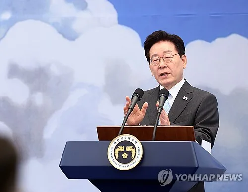 李대통령 지지도 34.8%로 10주만 반등…청년층 지지 소폭 회복[리얼미터](종합)