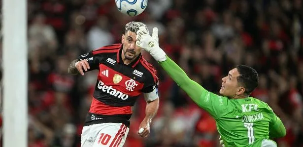 Flamengo tem drama e expulsão, mas tira Del Valle e segue na Libertadores