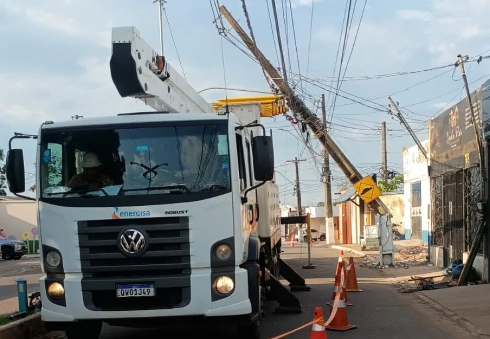 Acidente na Estrada da Floresta suspende fornecimento de energia temporariamente