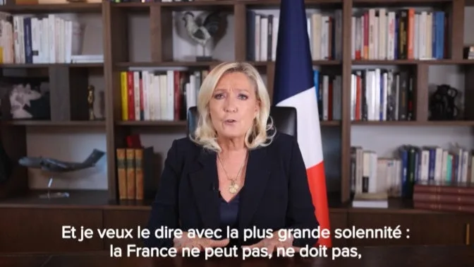 Violences du 17 octobre: Marine Le Pen dénonce "une crise profonde" qui fait peser une menace sur la démocratie